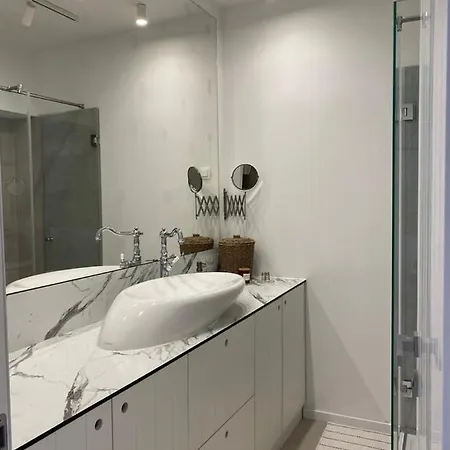 1/2 An Island זאדאר