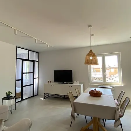 דירה 1/2 An Island *