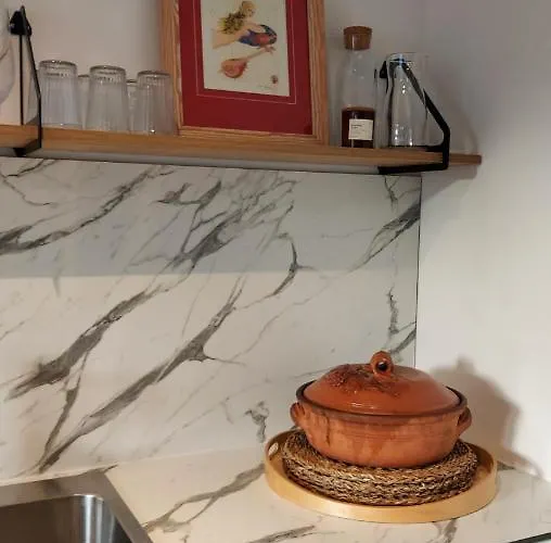 Apartment 1/2 An Island