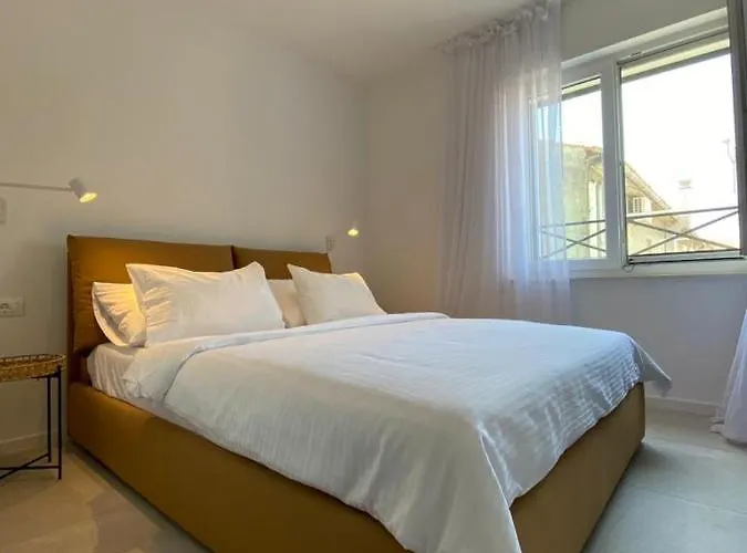 1/2 An Island Apartment